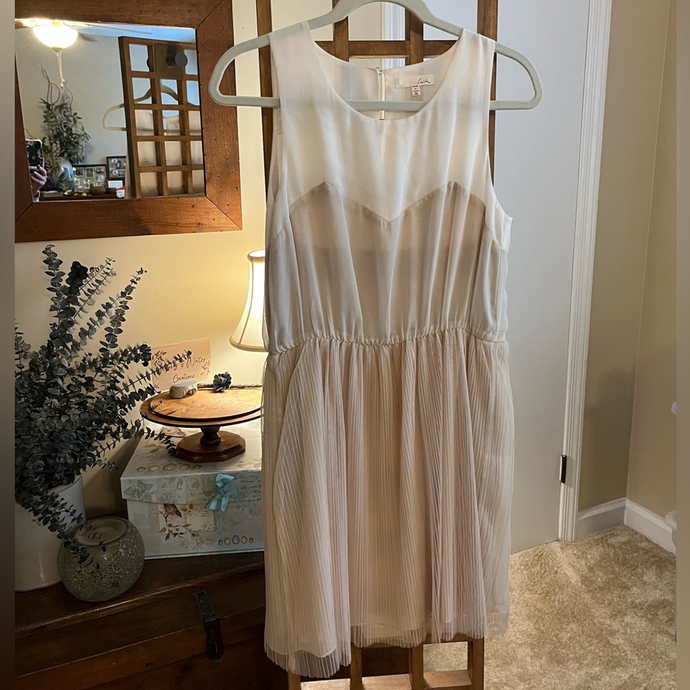 Lush sleeveless micro pleated tulle/chiffon dress in cream and beige, Med. NWOT